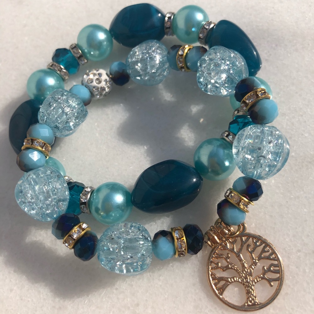 Beautiful lightweight blue beaded bracelets.  Fun and pretty bracelets. - Picture 7 of 9